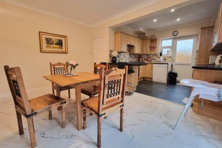 3 bedroom semi-detached house to rent - Photo 3