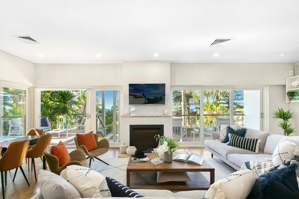 Fully Furnished Private/ Exclusive 5 bedrooms, 3 bathroom house with tennis court 1 minute walk to Bilgola Beach - Photo 1