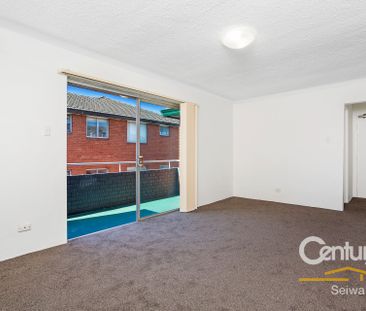 Updated Apartment in Prime Location ** Available 20/12/25 ** - Photo 2