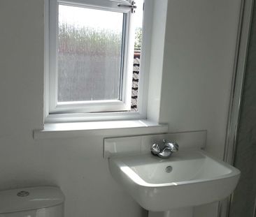 West Parade Room 3 - Photo 6