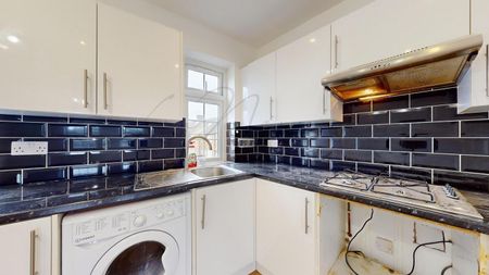 The Promenade, Edgware, HA8 - Photo 2