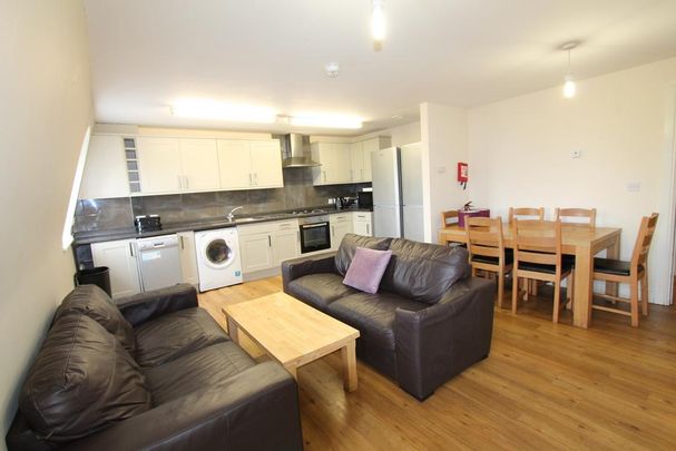 6 bedroom flat to rent - Photo 1