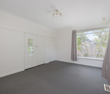 13 Rangeview Avenue, Malvern East VIC 3145 - House For Rent | Domain - Photo 3