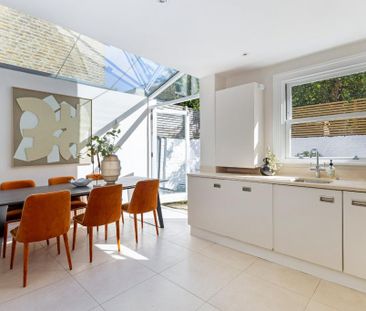 3 bedroom terraced house to rent - Photo 4