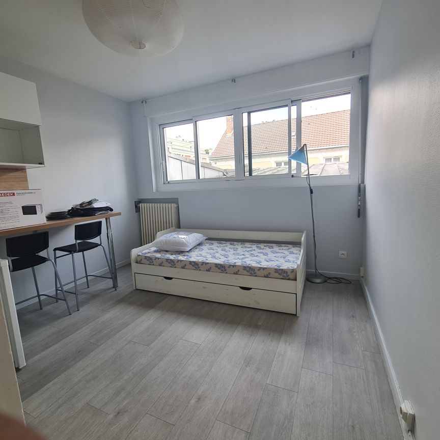 Location Appartement 1 pièce 16m² ORSAY 91400 - Photo 1
