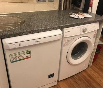 Room in a Shared Flat, Frensham Drive, SW15 - Photo 1