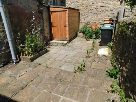 2 bedroom terraced house to rent - Photo 4