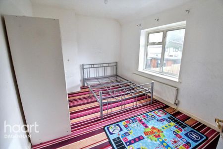 3 bedroom end of terrace house to rent - Photo 4