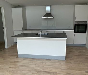 Rækkehus med højt til loftet og godt lysindfald - Photo 1