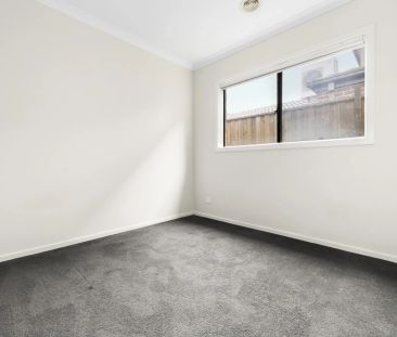 LIGHT-FILLED FAMILY HOME IN A CONVENIENT LOCATION - Photo 3