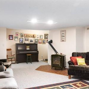 Basement Suite - Photo 2