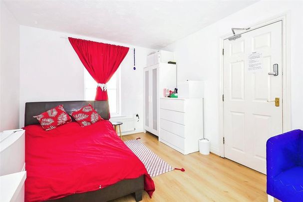 1 bedroom in a house share to rent - Photo 1