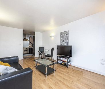 1 bedroom in Blackwall Way - Photo 6