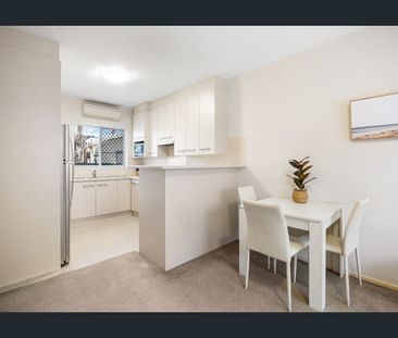 Modern Ground Floor Unit Walking Distance to the Beach - Photo 6