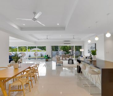 STUNNING FAMILY HOME, IN SOUGHT AFTER LOCATION, WITH A POOL!! - Photo 4