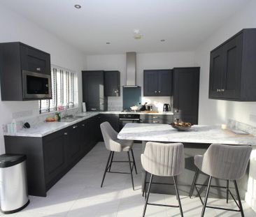 8 Bashford Park Hill, Carrickfergus, BT38 9FG - Photo 3