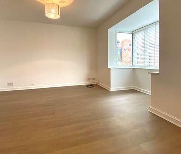 Walnut Tree - Modern Bedroom Home With Parking, MK7 - Photo 1