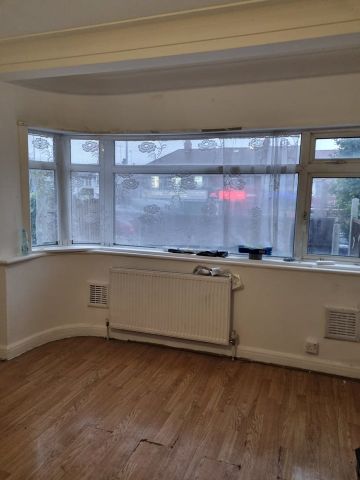 2 Bed Flat, Beechwood Gardens, NW10 - Photo 4