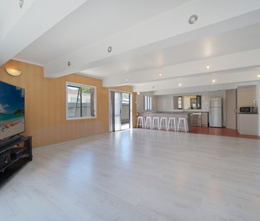 Spacious Family Home - Photo 2