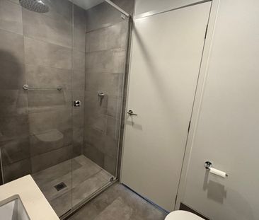 Stylish and Convenient 1 Bedroom Apartment in Clayton South - Photo 2