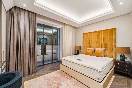 A stunning two-bedroom apartment at 8 Chesterfield Hill, fully furnished to a high standard. - Photo 3