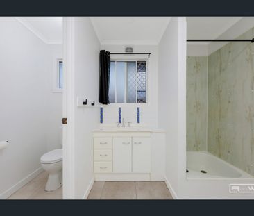 Fully Furnished 2 Bed Unit - Internet & Water Included! - Photo 4