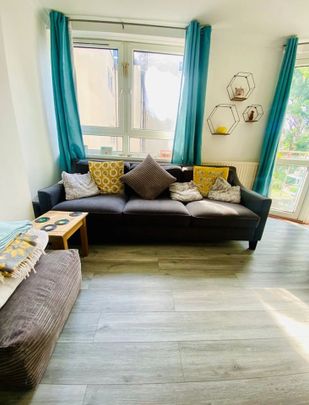 3 Bed Flat, Wearmouth House, E3 - Photo 1