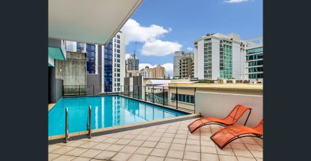 CITY LIVING AT ITS BEST (water usage included) - Photo 5