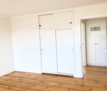 2 STOREY TOWNHOUSE IN THE HEART OF MENTONE - Photo 1