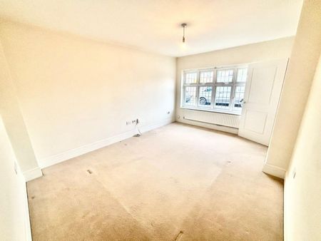 3 bedroom House To Let Total Size: 1054 SQ FT - Photo 4
