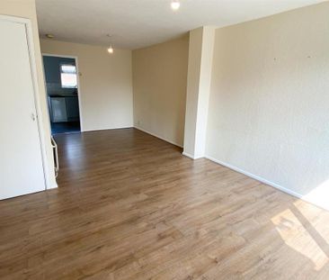 2 bedroom mews to rent - Photo 6