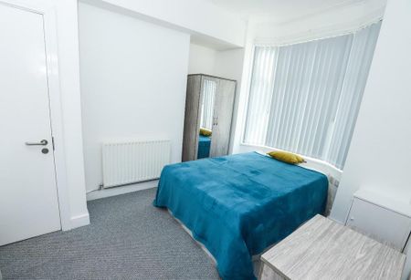 4 bedroom terraced house to rent - Photo 2