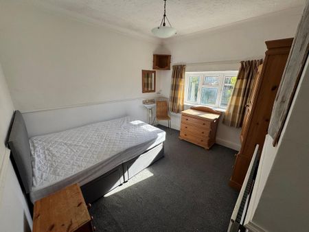 1 bedroom in a house share to rent - Photo 3