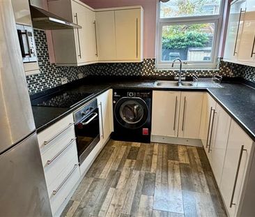 3 Bedroom Semi-Detached House For Rent in Bourne Drive, Manchester - Photo 3