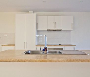 Modern 2 bedroom Townhouse - Photo 3