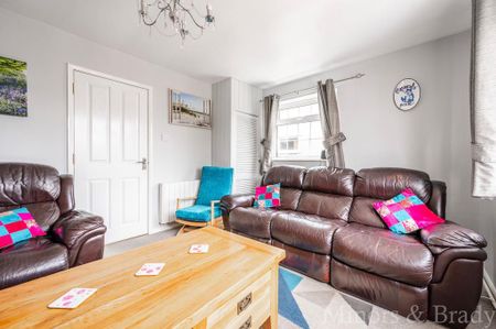 3 bedroom detached bungalow to rent - Photo 4