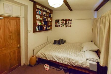 1 bedroom in a house share to rent - Photo 3