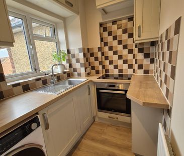 2 bed Semi-detached in Stokenchurch , High Wycombe, HP14 3QJ - Photo 5