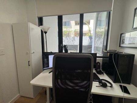 Stylish Two Bedroom Apartment With Study In Prime Kogarah Location! - Photo 4