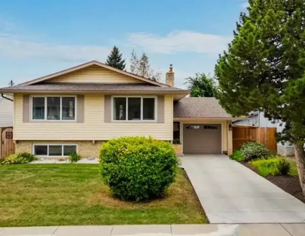 Turnkey Lake Bonavista Home | Calgary - Photo 1