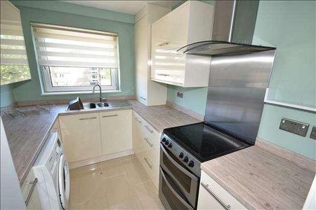 Lower Queens Road, Buckhurst Hill, IG9 - Photo 5