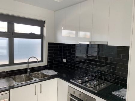 Reverse Living Townhouse - Photo 5