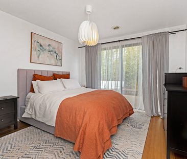 SOPHISTICATED LIVING IN A PEACEFUL BRIGHTON POCKET - Photo 3