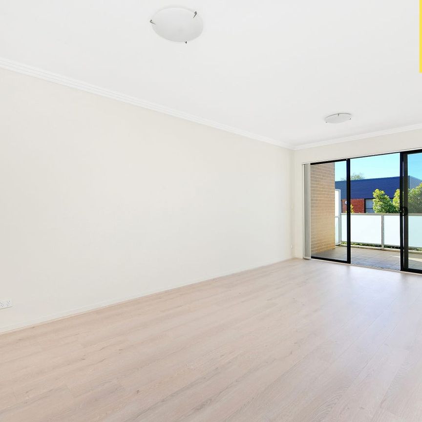 Renovated 2bed in a convenient location - Photo 1
