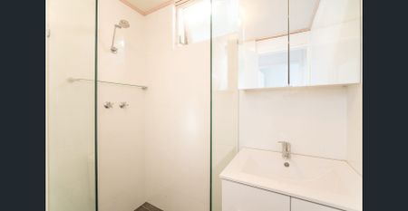 Stylish 2 Bedroom Unit in Freshwater - Photo 2