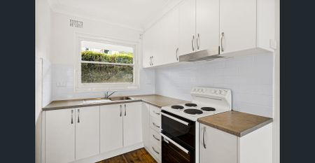 Peaceful living in leafy Mount Keira - Photo 4