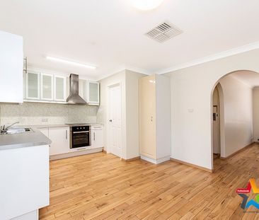 Neat & tidy home with a pool, close to school, shops and the Swan V... - Photo 2