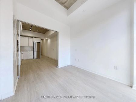 195 McCaul Street #712 - Photo 2