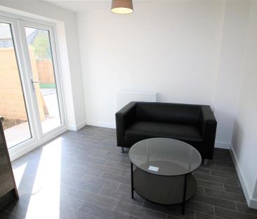 5 bedroom private hall to rent - Photo 1