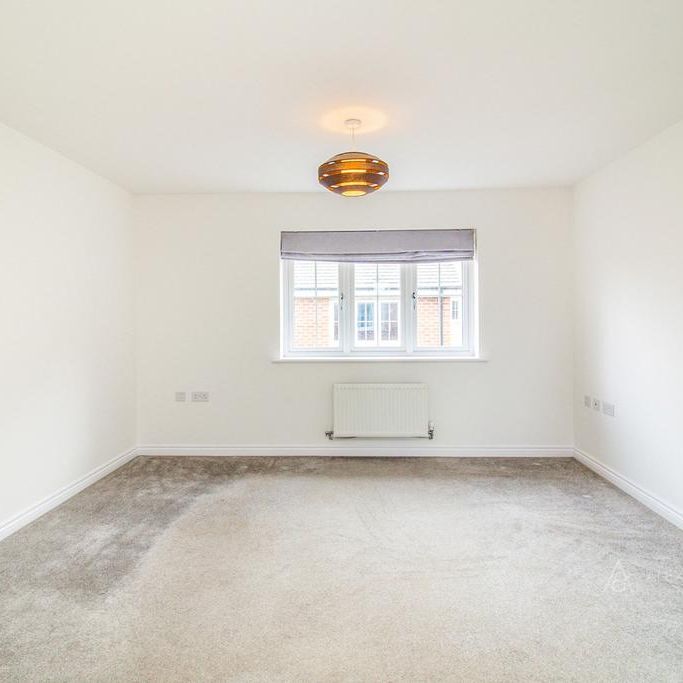 2 bedroom coach house to rent - Photo 1